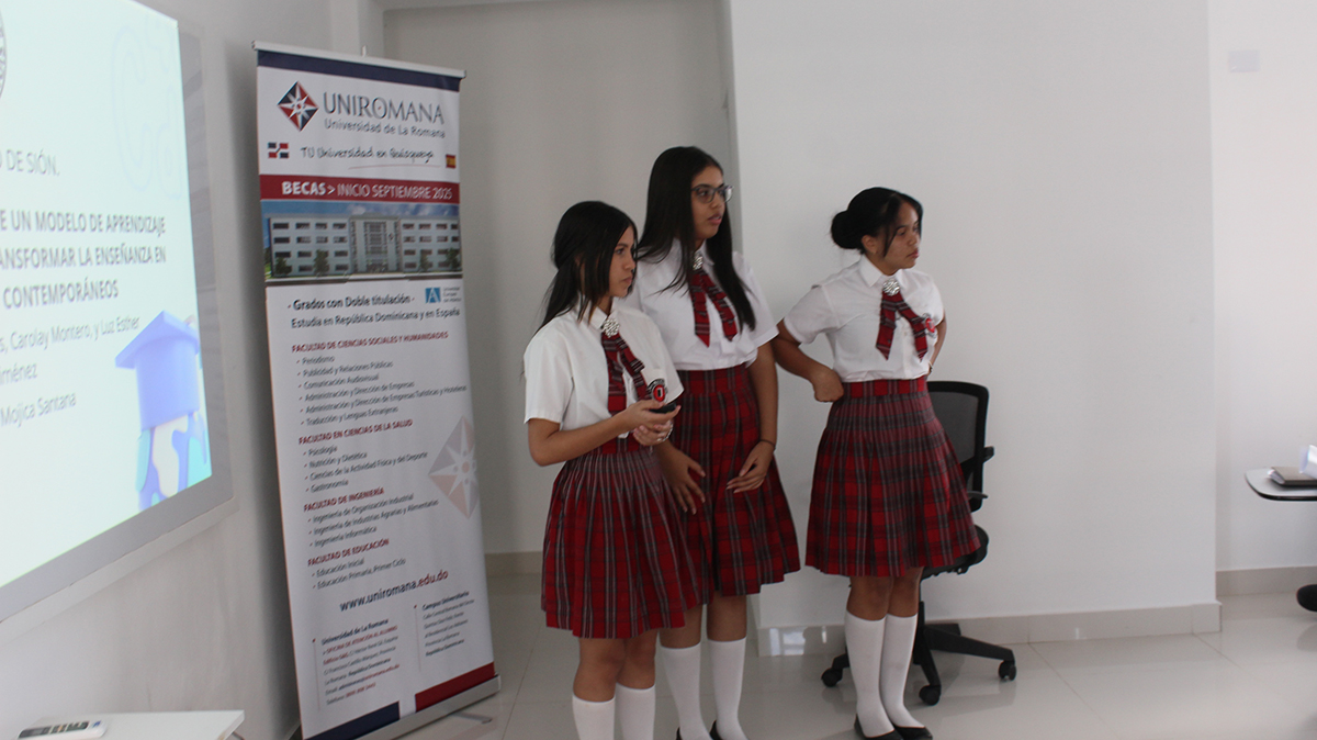 Presentación del Colegio Paraíso de Sion, ganadores del certamen.