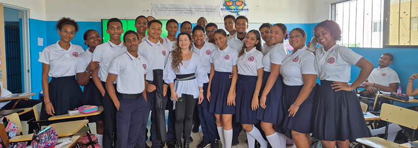 Presentación en el Colegio Evangélico Sinaí 