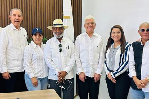 El ministro del MESCYT visita la obra en construcción de la Universidad de La Romana 